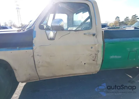 1983 Chevrolet C10 z USA, uszkodzony, nr VIN 1GCCC14HXDF371325